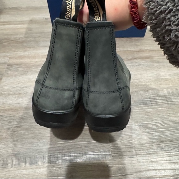 Blundstone BL 587 Chelsea Suede Rustic Black Leather Boots - Picture 4 of 12